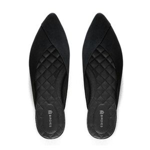 Birdies The Swan in Black